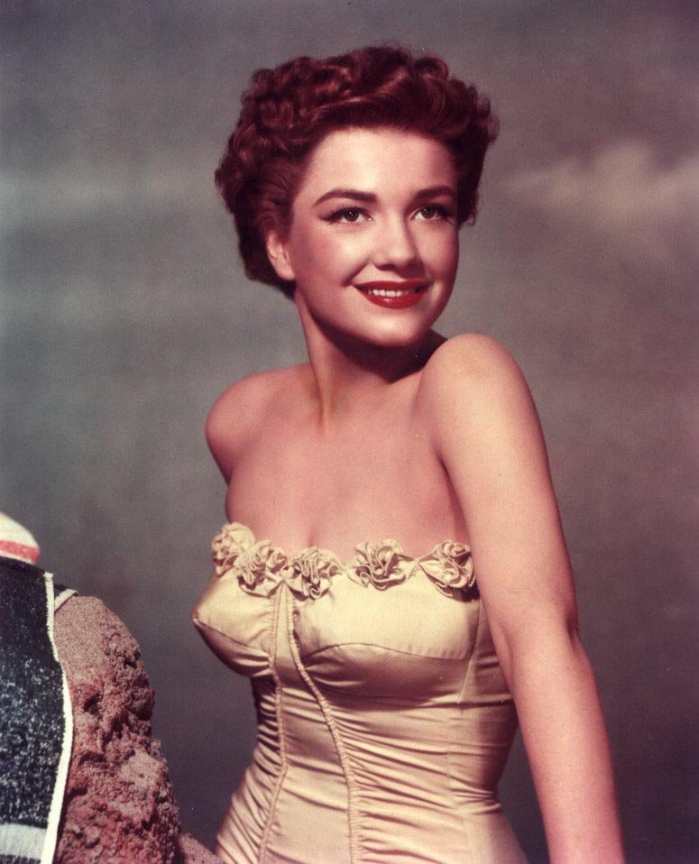 Anne Baxter - Wikibash